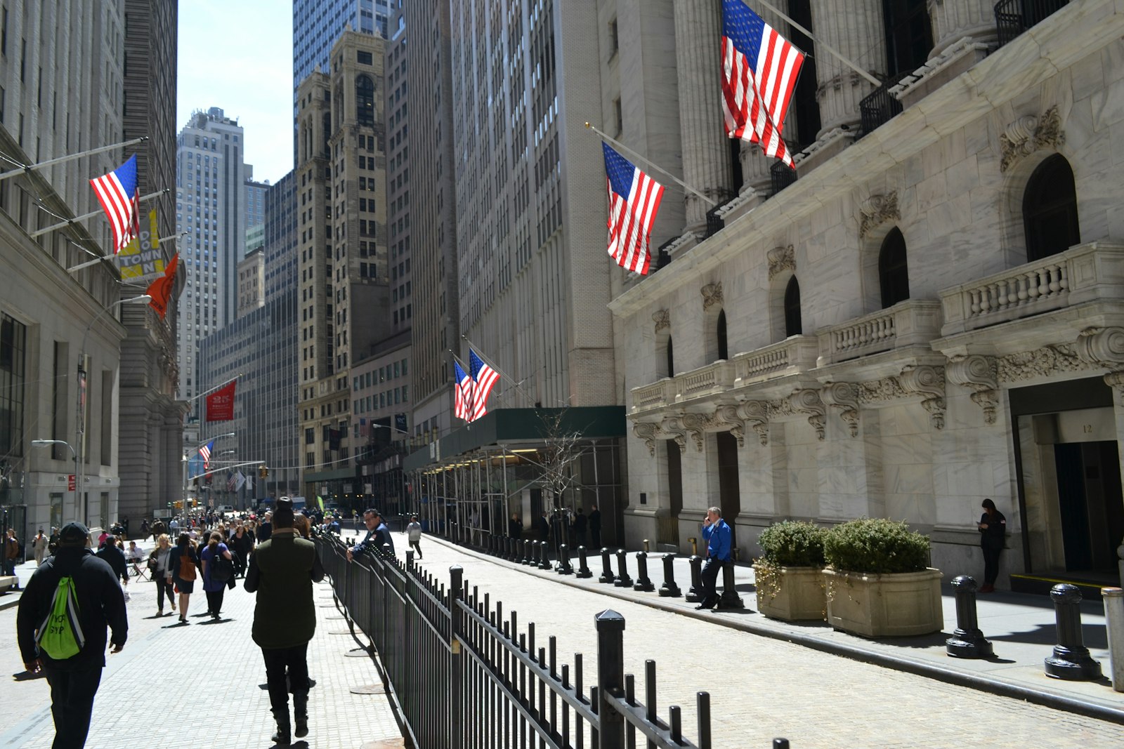 US Stocks Go Almost 24/7: What Happens to Crypto, DEXs and Tokenized Stocks?
